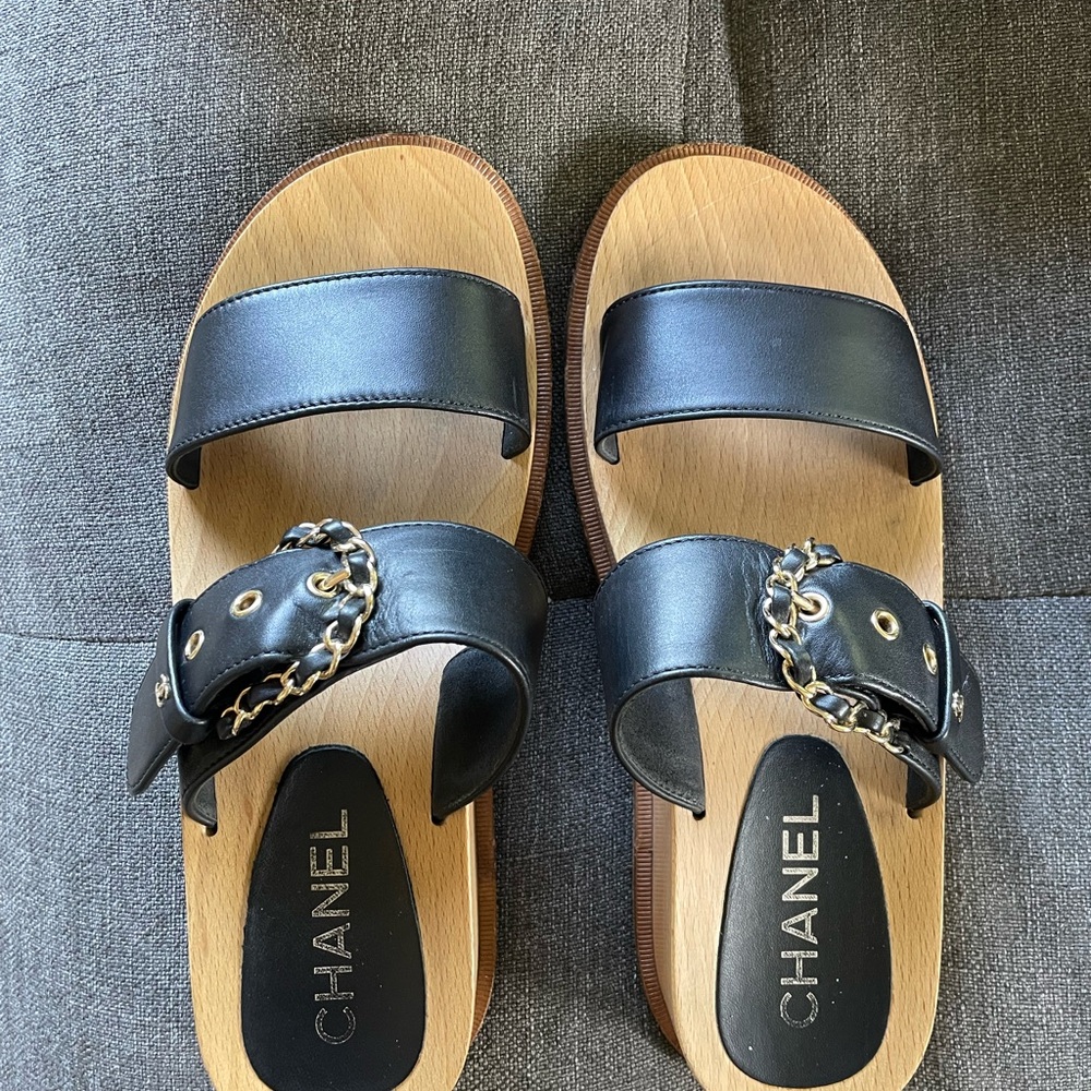 CHANEL Black Leather Sandals - Picture 11 of 11